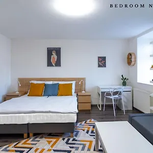 The Bookhouse, 5-bedroom By Castle Prag